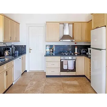 Sleeps 6 Pool Wifi Βίλα