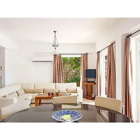 Βίλα Sleeps 6 Pool Wifi