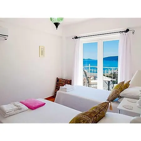 Sleeps 6 Pool Wifi Καλκάν