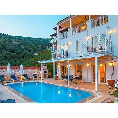 Sleeps 6 Pool Wifi Καλκάν